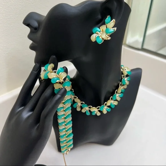 Vintage Parure: Necklace, Bracelet, Earrings Ensemble - Picture 6 of 7